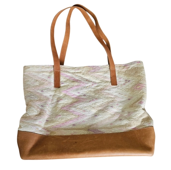 Kyrie & Co. Handbags - Kyrie & Co. Aztec Boho Design Large Tote Bag With Leather Straps